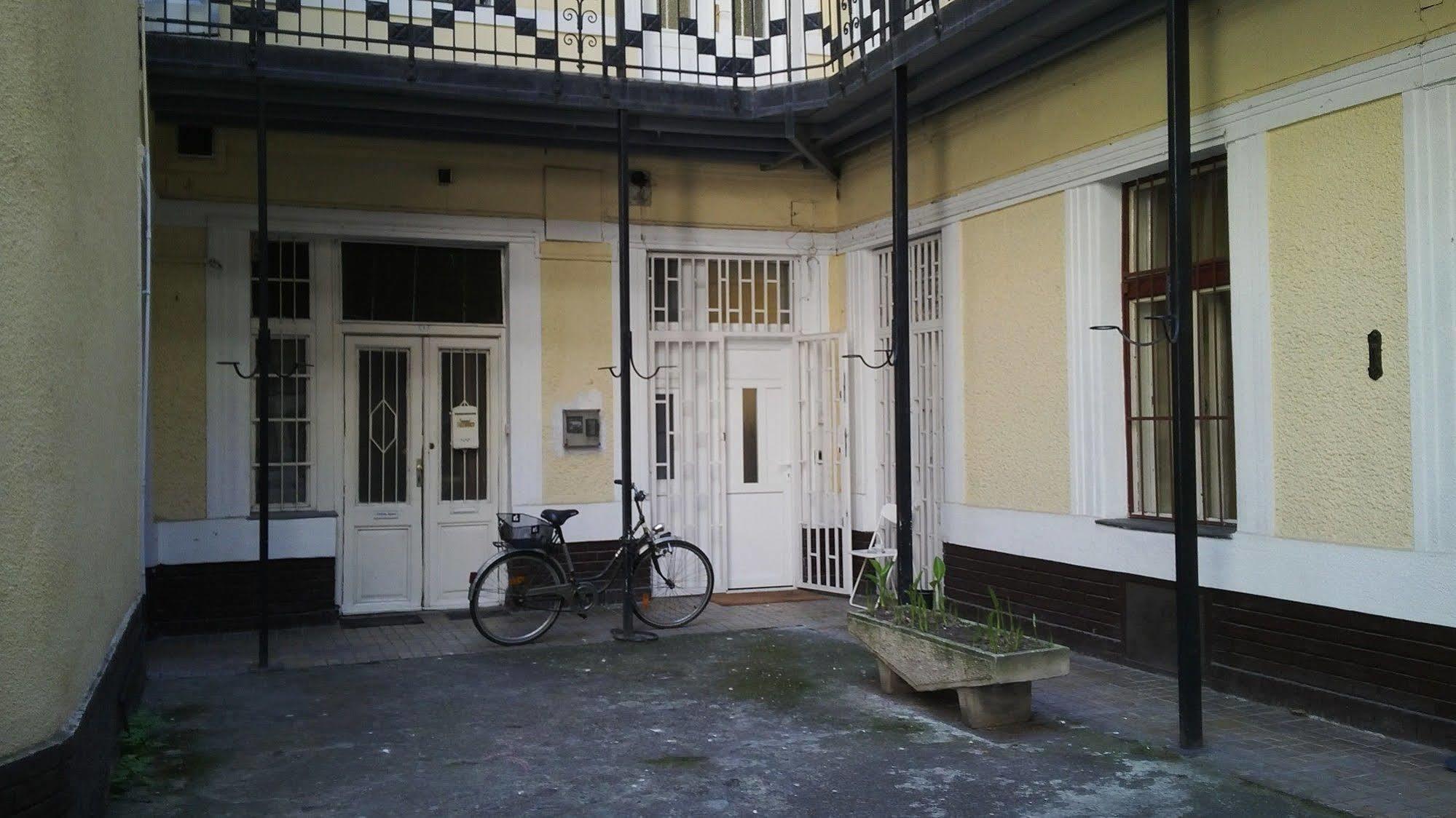 Downtown Apartments Budapeste Exterior foto